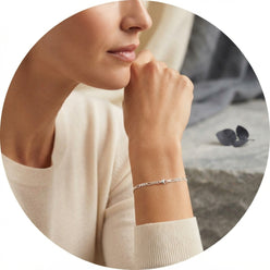 Portrait of influencer Sloane Moore wearing a sterling silver Figaro link chain in a minimalist, softly lit professional sett